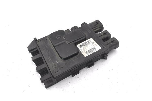 Recambio de caja fusibles/rele para renault scenic iii (jz) 1.2 grand expression referencia OEM IAM 243800010R  