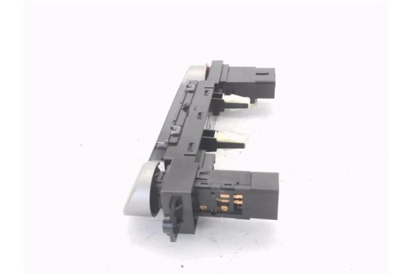 Recambio de interruptor luces emergencia para hyundai i20 (pb) 1.2 referencia OEM IAM 937701J100  