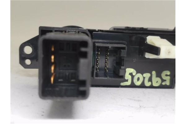 Recambio de interruptor luces emergencia para hyundai i20 (pb) 1.2 referencia OEM IAM 937701J100  