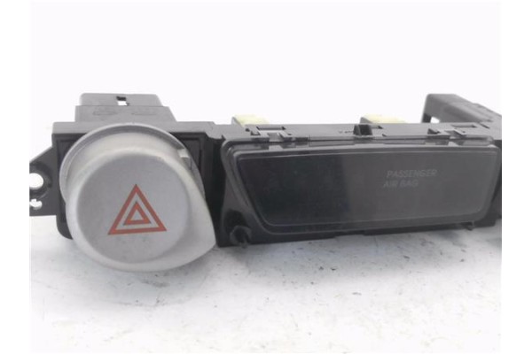 Recambio de interruptor luces emergencia para hyundai i20 (pb) 1.2 referencia OEM IAM 937701J100  