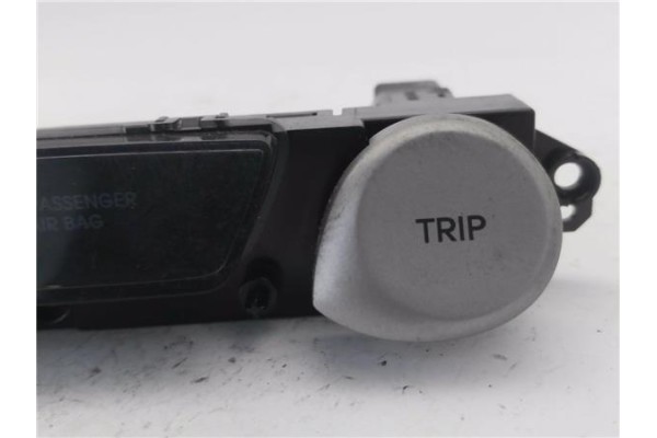 Recambio de interruptor luces emergencia para hyundai i20 (pb) 1.2 referencia OEM IAM 937701J100  