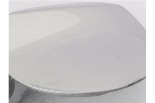 Recambio de tapa exterior combustible para hyundai i20 (pb) 1.2 referencia OEM IAM 695101J000  
