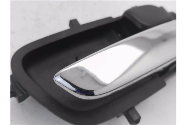 Recambio de manilla int. puerta delantero derecha para hyundai i20 (pb) 1.2 referencia OEM IAM 826201J000  