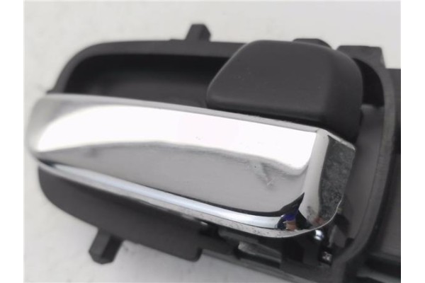 Recambio de manilla int. puerta delantero derecha para hyundai i20 (pb) 1.2 referencia OEM IAM 826201J000  