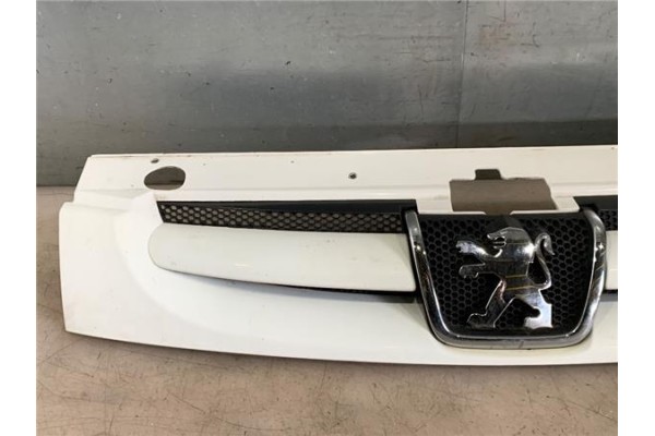 Recambio de rejilla paragolpes delantero para peugeot partner combispace (5f) 1.6 hdi 75 referencia OEM IAM 7804N1 98519600XT 