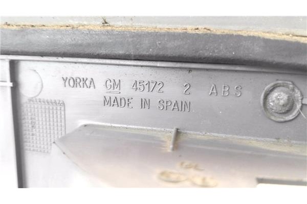 Recambio de piloto trasero izquierdo para opel calibra referencia OEM IAM 451722  