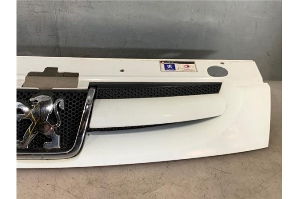 Recambio de rejilla paragolpes delantero para peugeot partner combispace (5f) 1.6 hdi 75 referencia OEM IAM 7804N1 98519600XT 