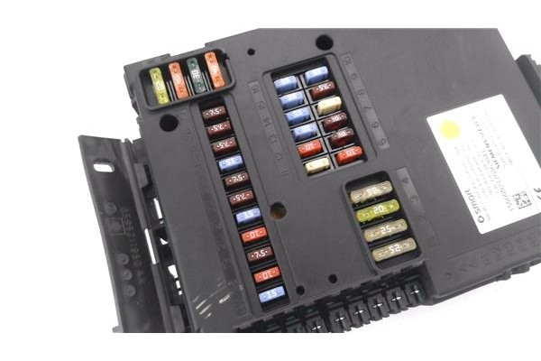 Recambio de caja fusibles/rele para smart fortwo coupe 1.0 fortwo coupe (62kw) referencia OEM IAM A4515450401 5WK45148AD 