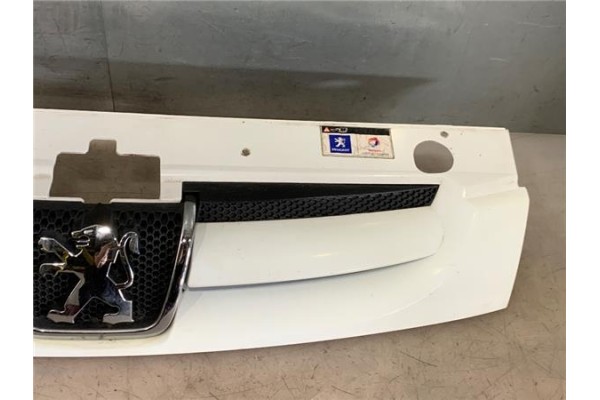 Recambio de rejilla paragolpes delantero para peugeot partner combispace (5f) 1.6 hdi 75 referencia OEM IAM 7804N1 98519600XT 