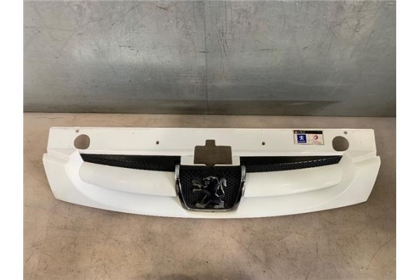 Recambio de rejilla paragolpes delantero para peugeot partner combispace (5f) 1.6 hdi 75 referencia OEM IAM 7804N1 98519600XT 