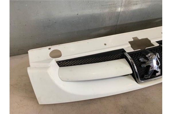 Recambio de rejilla paragolpes delantero para peugeot partner combispace (5f) 1.6 hdi 75 referencia OEM IAM 7804N1 98519600XT 