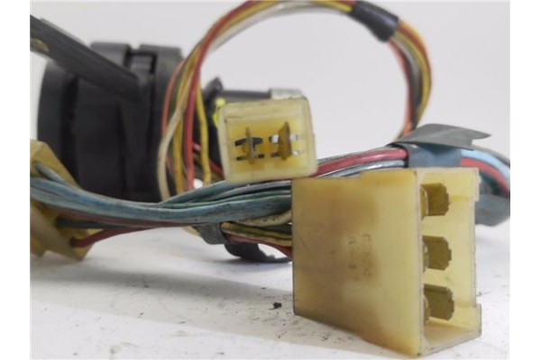 Recambio de mando intermitencia para seat 124 1.6 referencia OEM IAM 3700379577  
