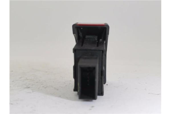 Recambio de interruptor luces emergencia para opel corsa c 1.0 blue line referencia OEM IAM 13539900  