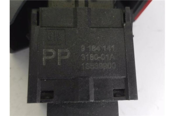 Recambio de interruptor luces emergencia para opel corsa c 1.0 blue line referencia OEM IAM 13539900  