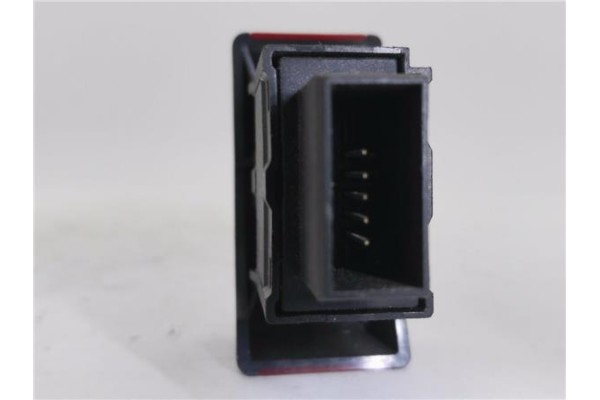 Recambio de interruptor luces emergencia para opel corsa c 1.0 blue line referencia OEM IAM 13539900  