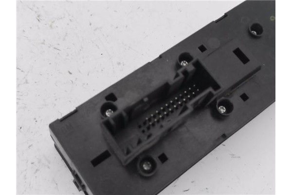 Recambio de mando elevalunas delantero izquierdo para opel astra h berlina 1.6 cosmo referencia OEM IAM 13209203  