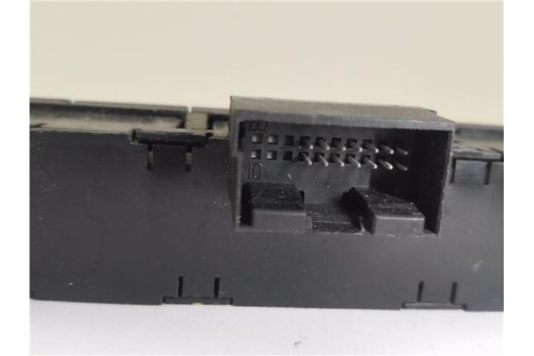 Recambio de interruptor luces emergencia para seat ibiza berlina (6j5) 1.4 fr referencia OEM IAM 6J0927137C  