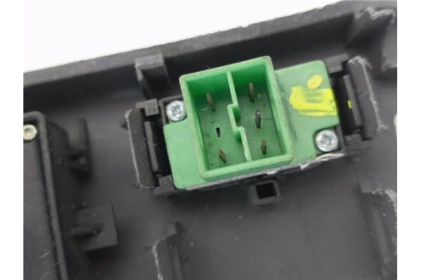 Recambio de mando elevalunas delantero izquierdo para mercedes-benz clase a (bm 168) 1.6 140 (168.031) referencia OEM IAM 168820
