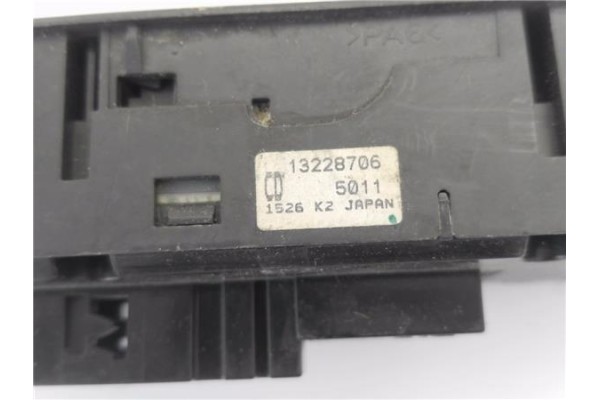 Recambio de mando elevalunas delantero izquierdo para opel zafira b 1.6 cosmo referencia OEM IAM 13228706  