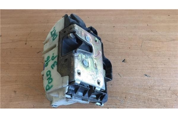 Recambio de cierre electromagnetico delantero derecho para volkswagen polo iii (6n1) 1.4 básico referencia OEM IAM 1HM862154B  