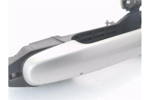 Recambio de maneta exterior delantero izquierda para toyota avensis berlina (t22) 1.6 luna (4-ptas.) referencia OEM IAM 242303  