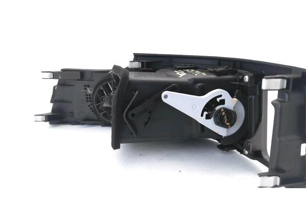 Recambio de rejilla entrada de aire para honda cr-v iii 2.0 i referencia OEM IAM 77620SWA  