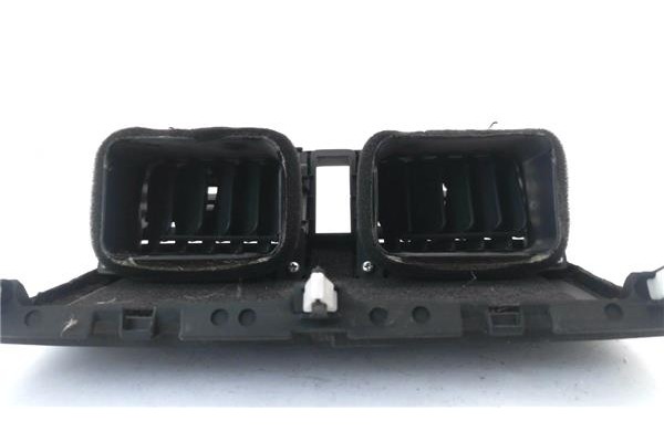 Recambio de rejilla entrada de aire para honda cr-v iii 2.0 i referencia OEM IAM 77610SWAAO  