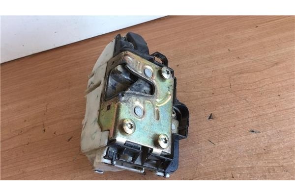Recambio de cierre electromagnetico delantero derecho para volkswagen polo iii (6n1) 1.4 básico referencia OEM IAM 1HM862154B  