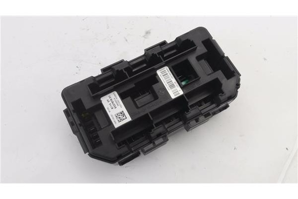 Recambio de caja fusibles/rele para bmw serie 1 berlina 5p (f20) 2.0 116d referencia OEM IAM 933787901 28062014 