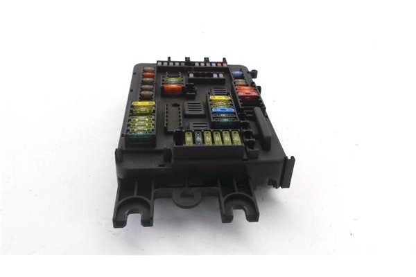 Recambio de caja fusibles/rele para bmw serie 1 berlina 5p (f20) 2.0 116d referencia OEM IAM 933788001 25062014 