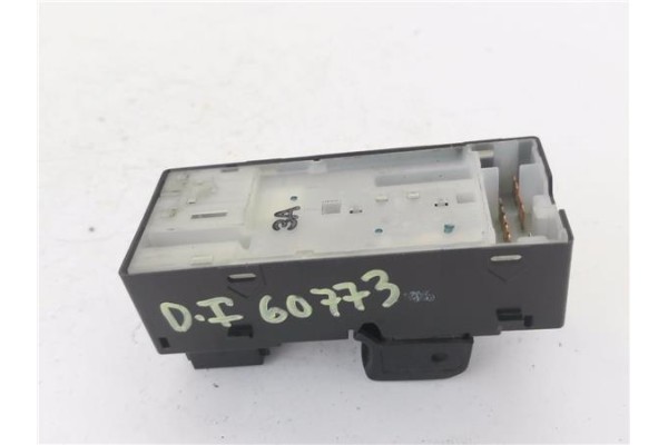 Recambio de mando elevalunas delantero izquierdo para nissan nv200 furgón 1.5 dci referencia OEM IAM   