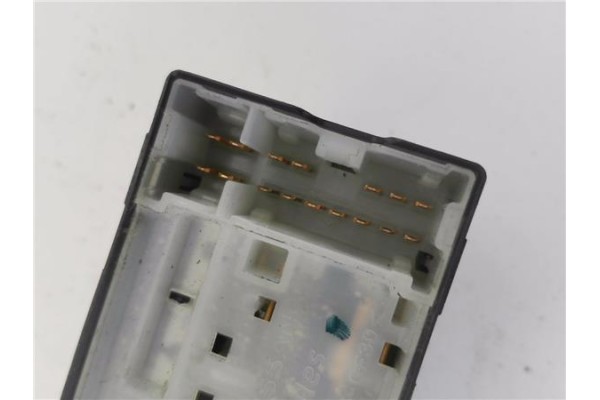 Recambio de mando elevalunas delantero izquierdo para nissan nv200 furgón 1.5 dci referencia OEM IAM   