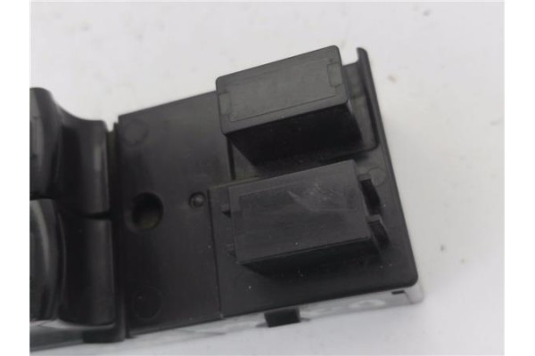 Recambio de mando elevalunas delantero izquierdo para nissan nv200 furgón 1.5 dci referencia OEM IAM   