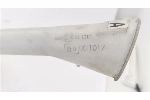 Recambio de deposito limpiaparabrisas para toyota verso (aur2/zgr2) 2.0 d-4d referencia OEM IAM E9011010 E9001017 