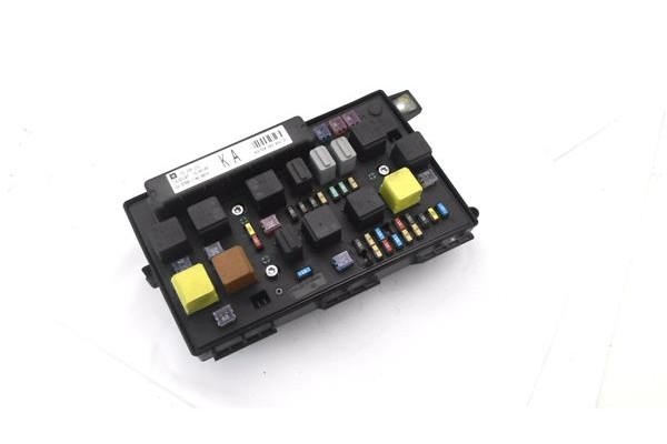 Recambio de caja fusibles/rele para opel astra h gtc 1.7 cdti referencia OEM IAM 015349211 13250232 