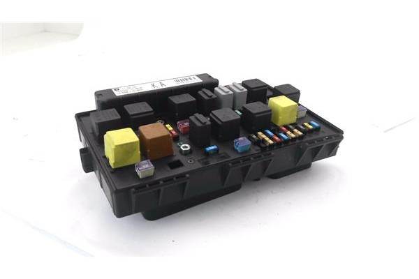 Recambio de caja fusibles/rele para opel astra h gtc 1.7 cdti referencia OEM IAM 015349211 13250232 