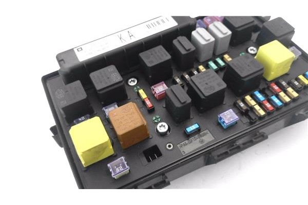 Recambio de caja fusibles/rele para opel astra h gtc 1.7 cdti referencia OEM IAM 015349211 13250232 