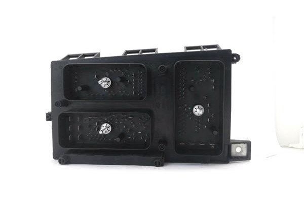 Recambio de caja fusibles/rele para opel astra h gtc 1.7 cdti referencia OEM IAM 015349211 13250232 