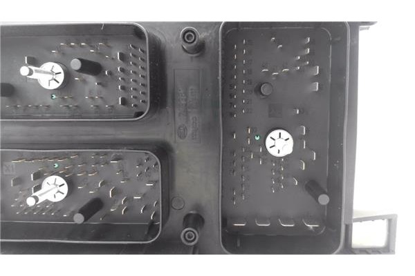 Recambio de caja fusibles/rele para opel astra h gtc 1.7 cdti referencia OEM IAM 015349211 13250232 