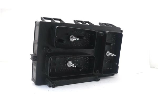 Recambio de caja fusibles/rele para opel astra h gtc 1.7 cdti referencia OEM IAM 015349211 13250232 