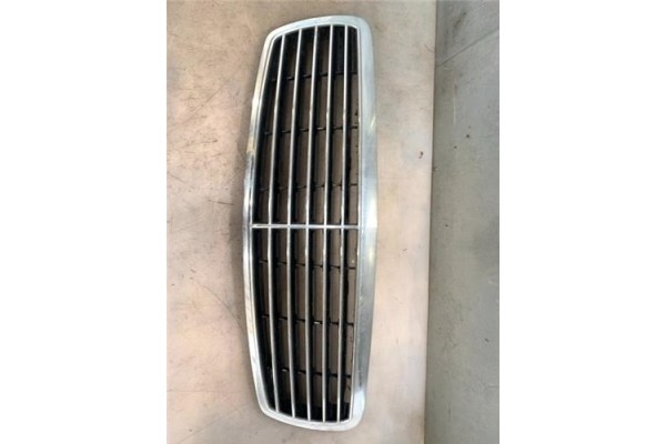 Recambio de rejilla capo para mercedes-benz clase e (bm 211) berlina 3.2 e 320 cdi (211.026) referencia OEM IAM A2118800583 SP50