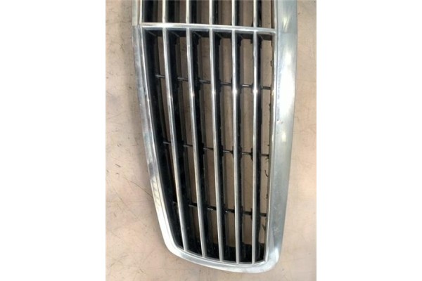 Recambio de rejilla capo para mercedes-benz clase e (bm 211) berlina 3.2 e 320 cdi (211.026) referencia OEM IAM A2118800583 SP50
