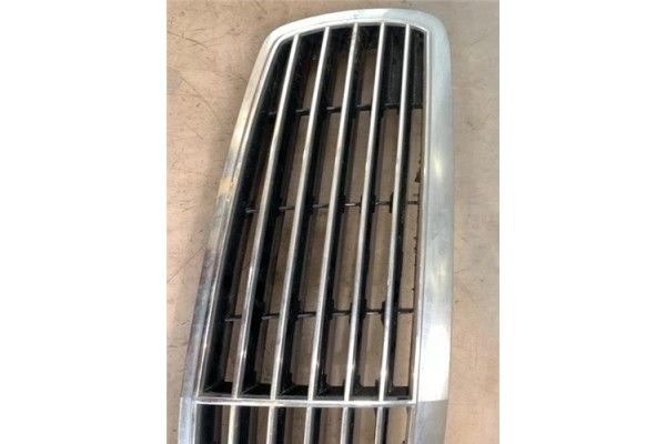 Recambio de rejilla capo para mercedes-benz clase e (bm 211) berlina 3.2 e 320 cdi (211.026) referencia OEM IAM A2118800583 SP50