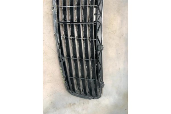 Recambio de rejilla capo para mercedes-benz clase e (bm 211) berlina 3.2 e 320 cdi (211.026) referencia OEM IAM A2118800583 SP50