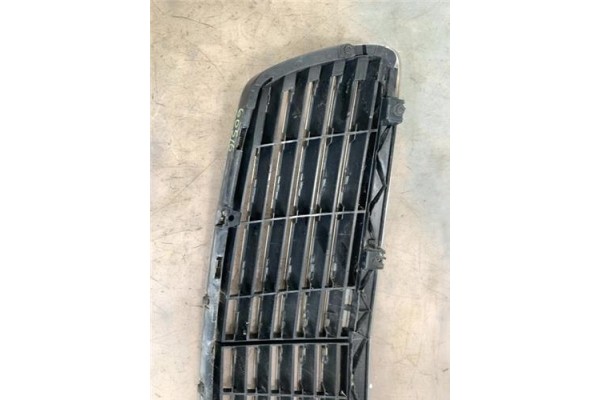 Recambio de rejilla capo para mercedes-benz clase e (bm 211) berlina 3.2 e 320 cdi (211.026) referencia OEM IAM A2118800583 SP50
