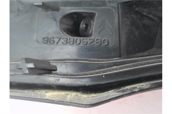 Recambio de piloto trasero derecho para citroen c3 1.4 attraction referencia OEM IAM 9673805280  
