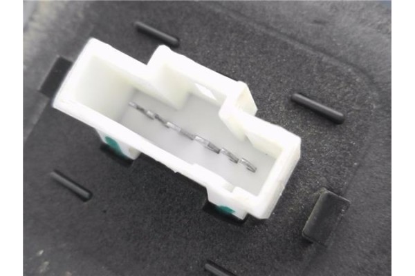 Recambio de piloto trasero derecho para citroen c3 1.4 attraction referencia OEM IAM 9673805280  