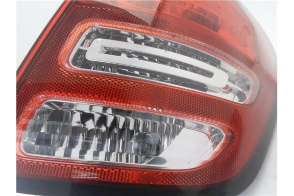 Recambio de piloto trasero derecho para citroen c3 1.4 attraction referencia OEM IAM 9673805280  