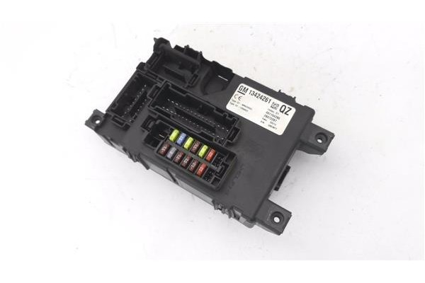 Recambio de caja fusibles/rele para opel corsa d 1.3 cdti referencia OEM IAM 13424261 401154265 