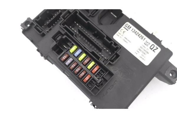 Recambio de caja fusibles/rele para opel corsa d 1.3 cdti referencia OEM IAM 13424261 401154265 